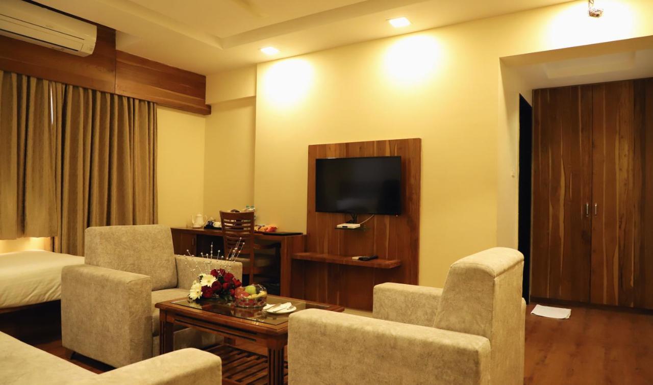 Sai Neem Tree Hotel شيردي المظهر الخارجي الصورة