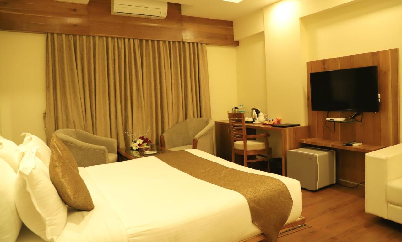 Sai Neem Tree Hotel شيردي المظهر الخارجي الصورة